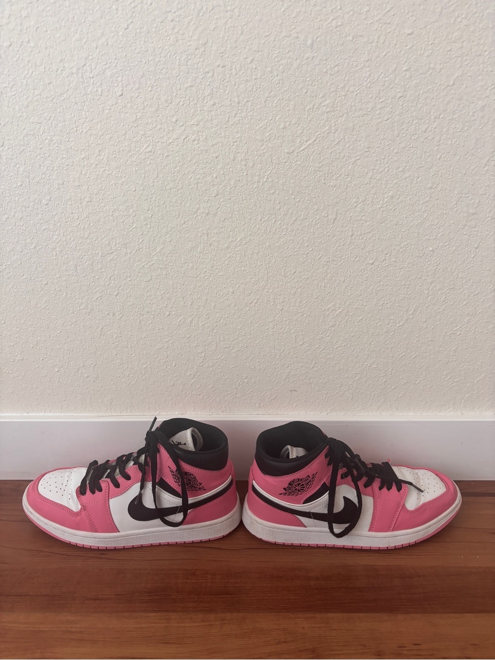 Nike Air Jordan 1 Mid Woman’s Sneakers- Size 8 - Picture 3 of 5